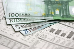 Bund bekommt für Anleihen Zinsen gezahlt Euro-Banknoten