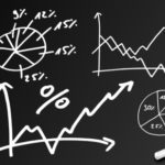 Kreidediagramme auf schwarzer Tafel
